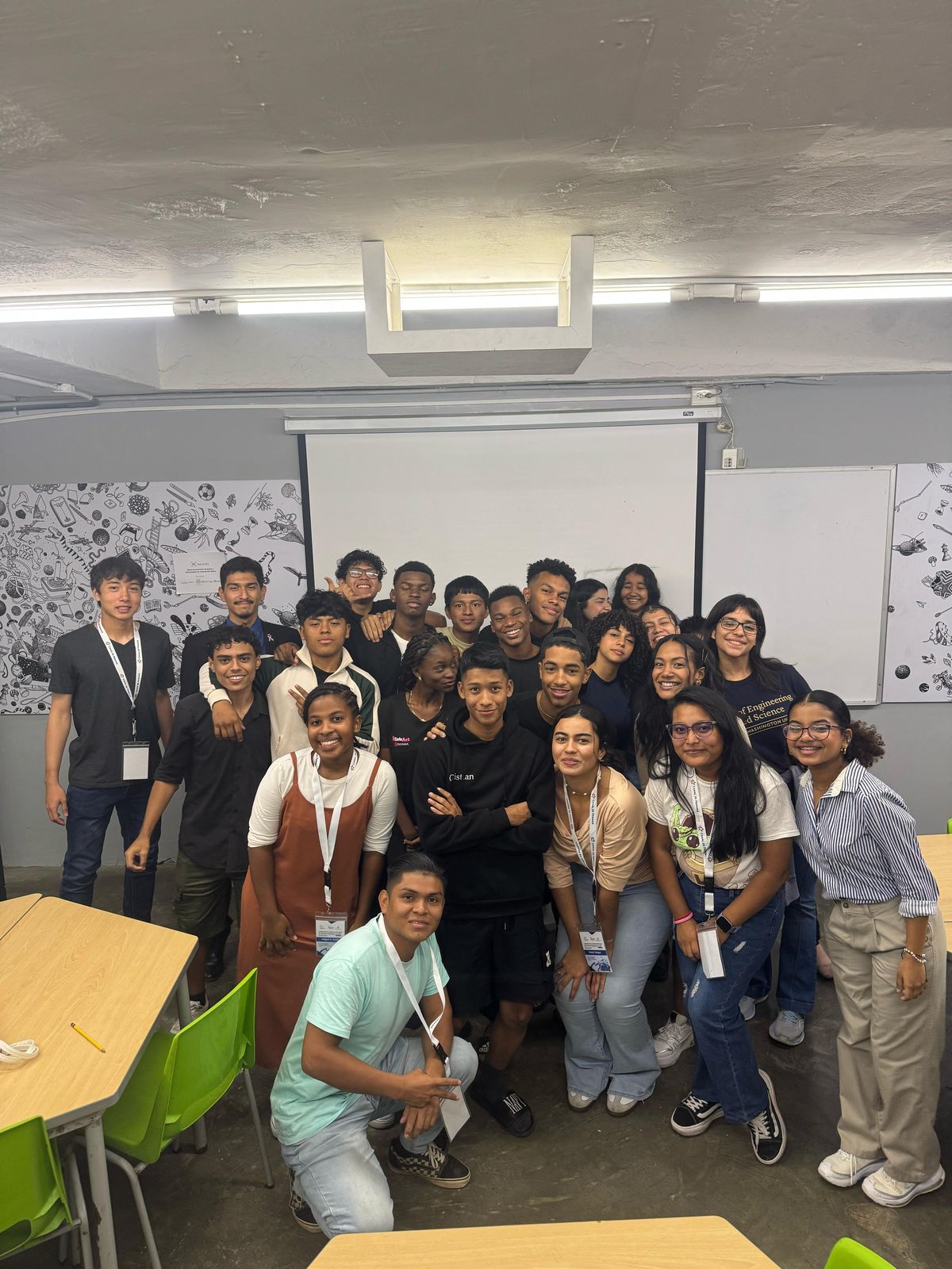 Chicos de la fundación espacio creativo y el equipo CompaTriota