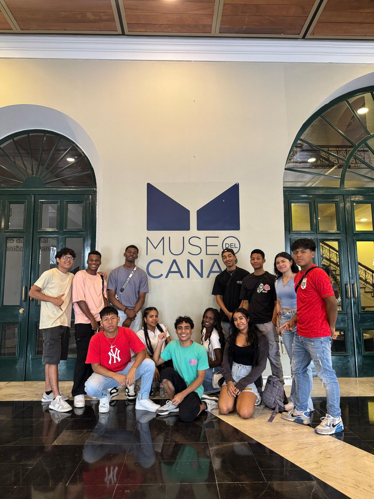 Chicos en el museo del Canal